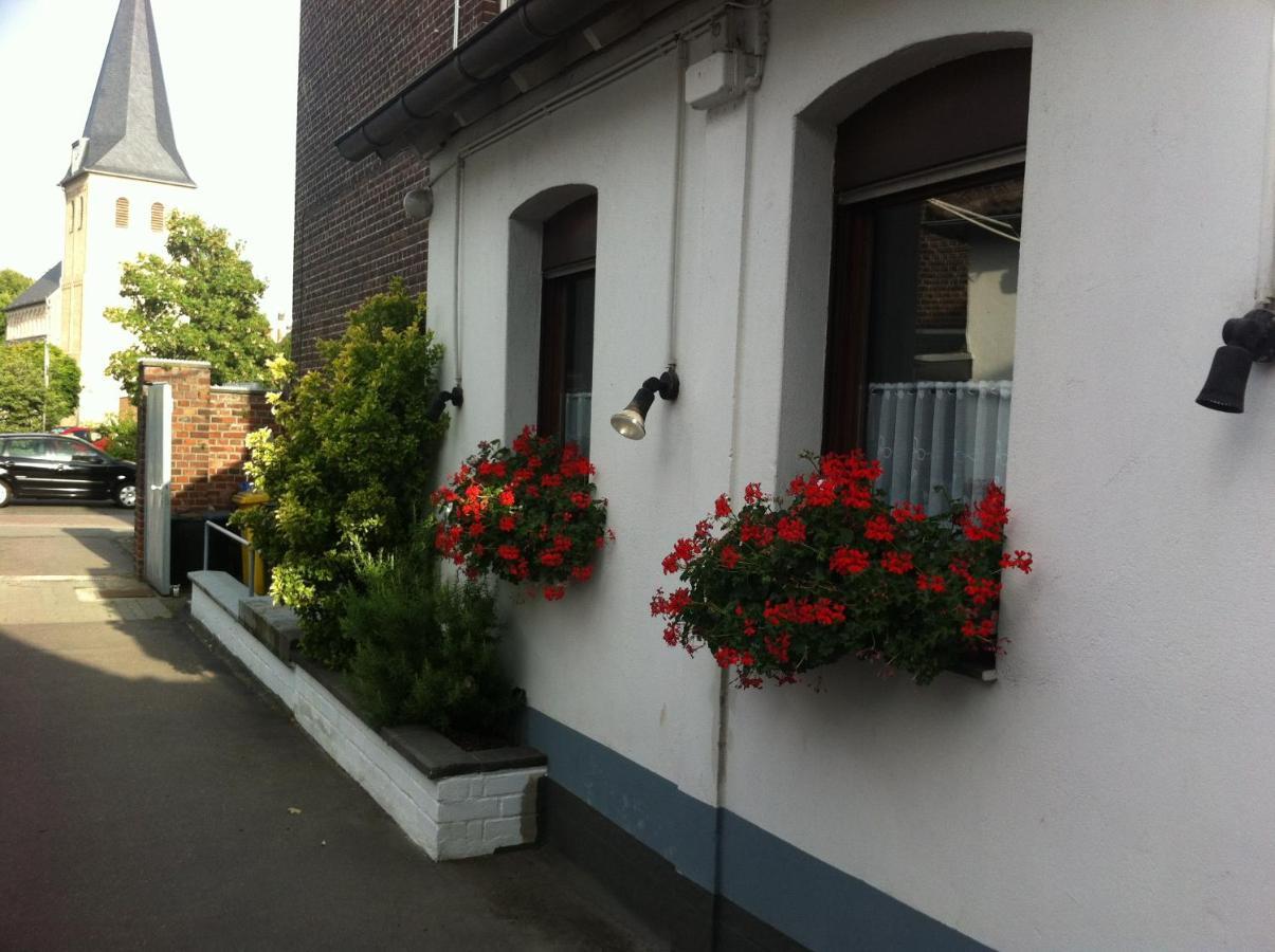 Dormitorium Kaarst Wohnraum Auf Zeit Hostel Bagian luar foto