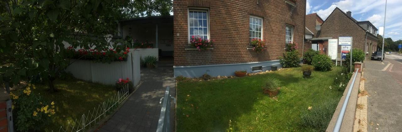 Dormitorium Kaarst Wohnraum Auf Zeit Hostel Bagian luar foto