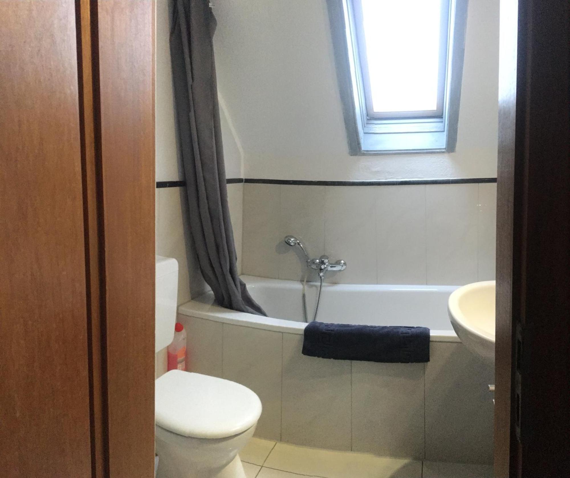 Dormitorium Kaarst Wohnraum Auf Zeit Hostel Bagian luar foto