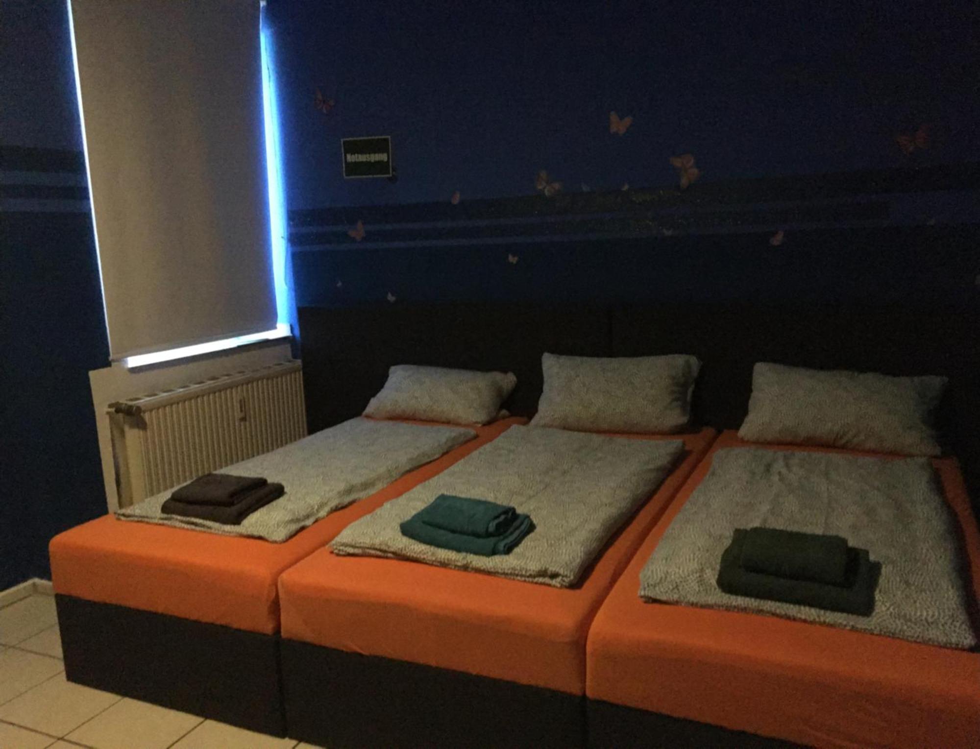 Dormitorium Kaarst Wohnraum Auf Zeit Hostel Bagian luar foto